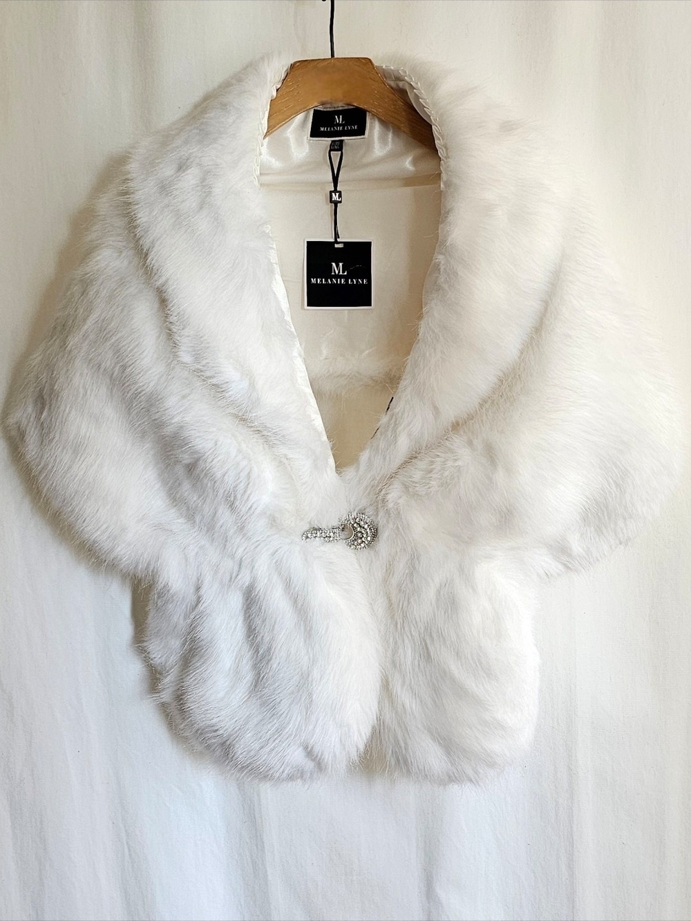 Melanie Lyne White Faux Fur & Rhinestone Bridal Shawl Stole - Picture 1 of 16